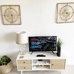 Seaview Studio - 10 Min. Beach, Private Condo, Pool, Grill & Free Parking
