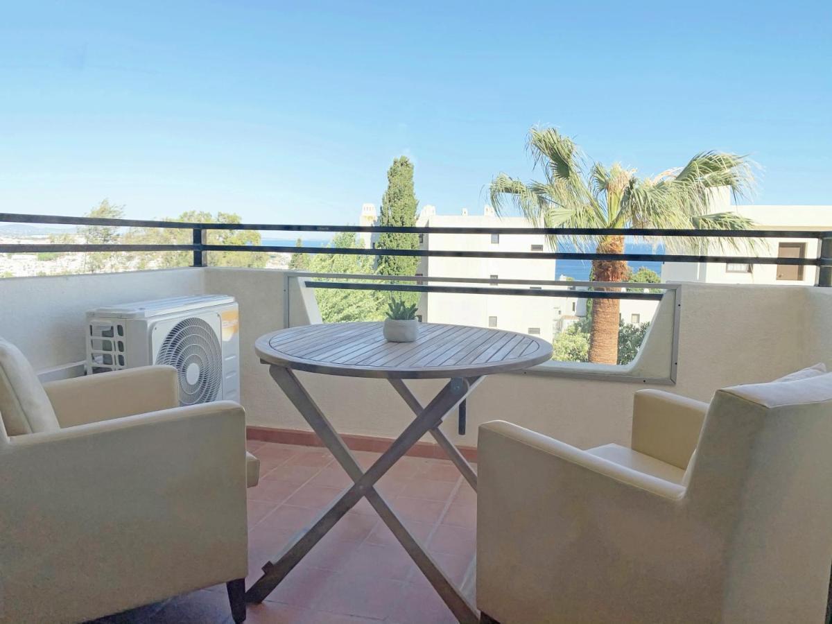 Seaview - 10 Min. Beach, Private Condo, Pool, Grill & Free Parking *