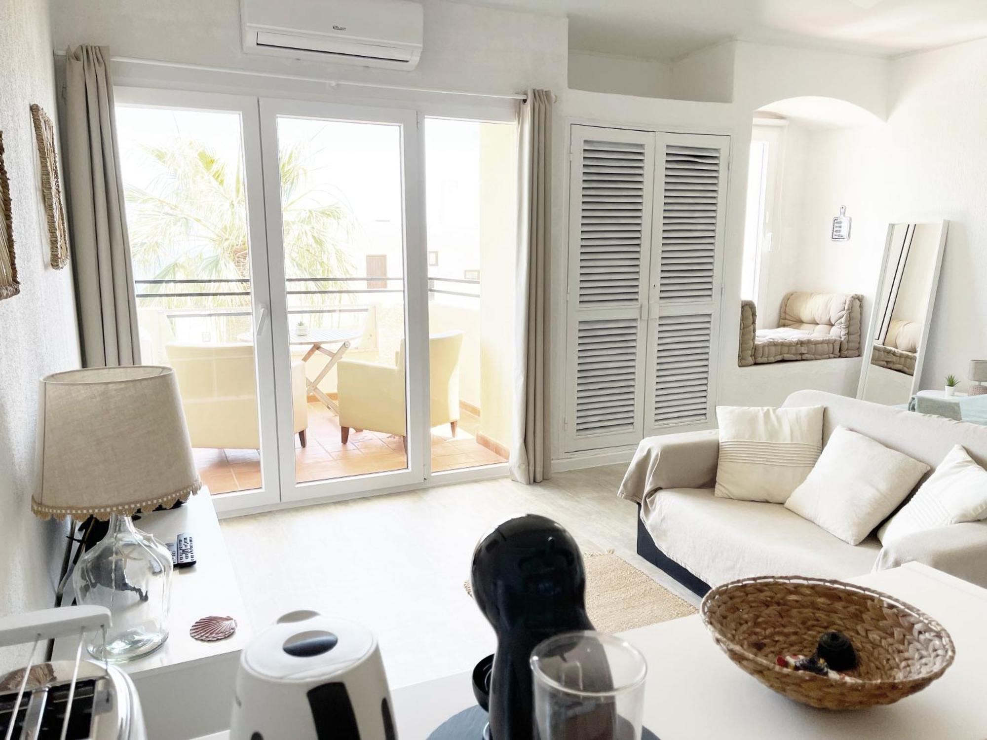 Seaview - 10 Min. Beach, Private Condo, Pool, Grill & Free Parking Albufeira