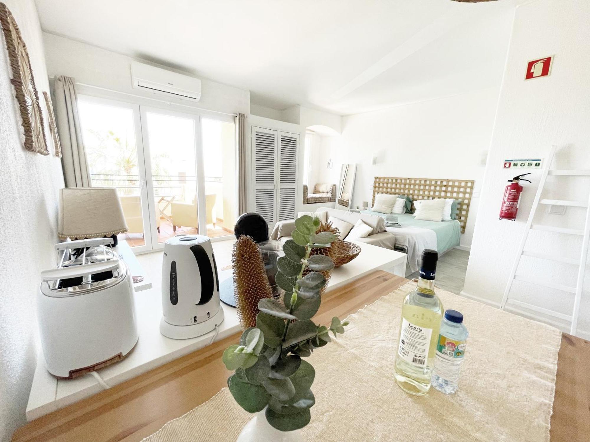 Seaview - 10 Min. Beach, Private Condo, Pool, Grill & Free Parking Appartement *